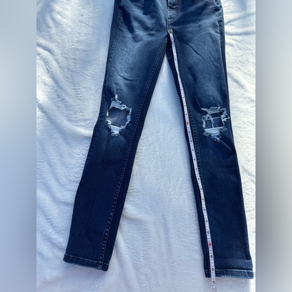 Free People Women’s Distressed Skinny Jeans Size 26 Effortlessly Cool Ripped - Picture 5 of 11